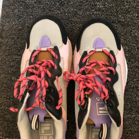 Fila Shoes - Picture 2 of 5